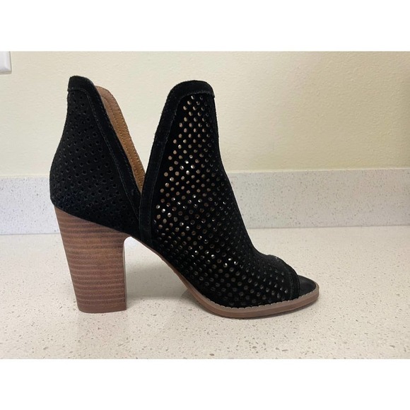 Lucky Brand Peep Toe Perforated Black Boot - Size 9 - Picture 8 of 11